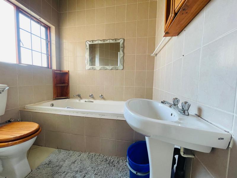 2 Bedroom Property for Sale in Mondeor Gauteng