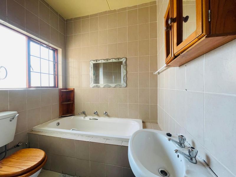 2 Bedroom Property for Sale in Mondeor Gauteng