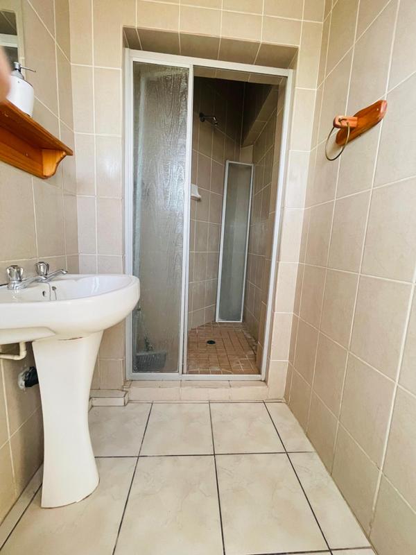 2 Bedroom Property for Sale in Mondeor Gauteng