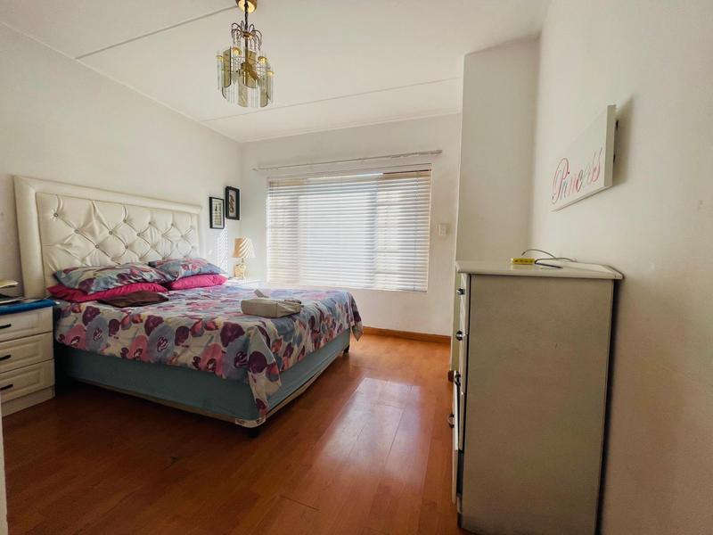 2 Bedroom Property for Sale in Mondeor Gauteng