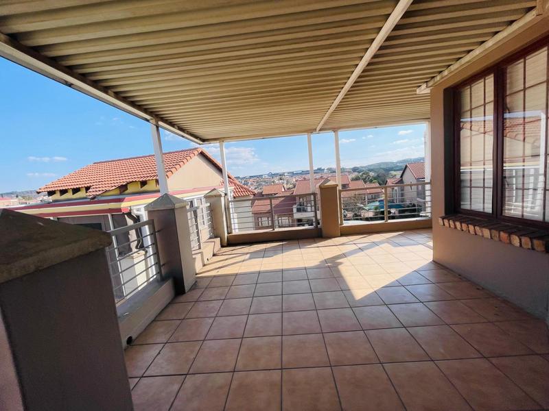 2 Bedroom Property for Sale in Mondeor Gauteng