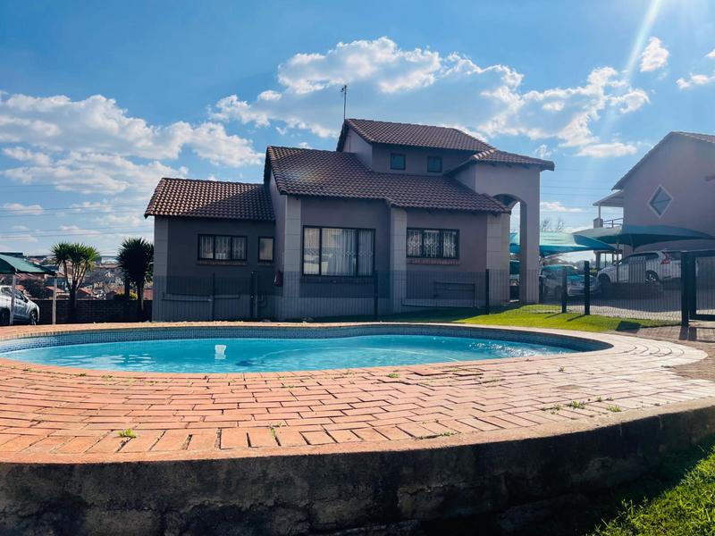 2 Bedroom Property for Sale in Mondeor Gauteng