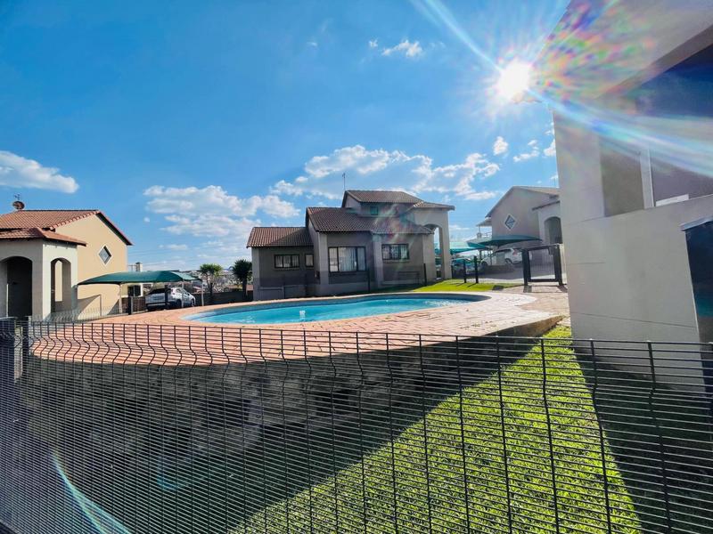 2 Bedroom Property for Sale in Mondeor Gauteng