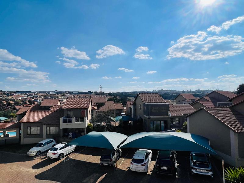 2 Bedroom Property for Sale in Mondeor Gauteng