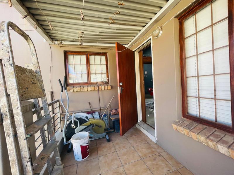 2 Bedroom Property for Sale in Mondeor Gauteng