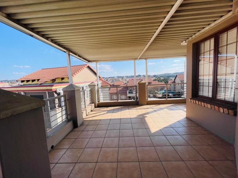 2 Bedroom Property for Sale in Mondeor Gauteng