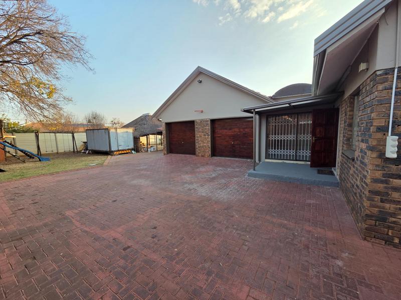 To Let 5 Bedroom Property for Rent in Erasmia Gauteng