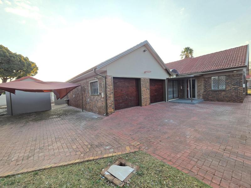 To Let 5 Bedroom Property for Rent in Erasmia Gauteng