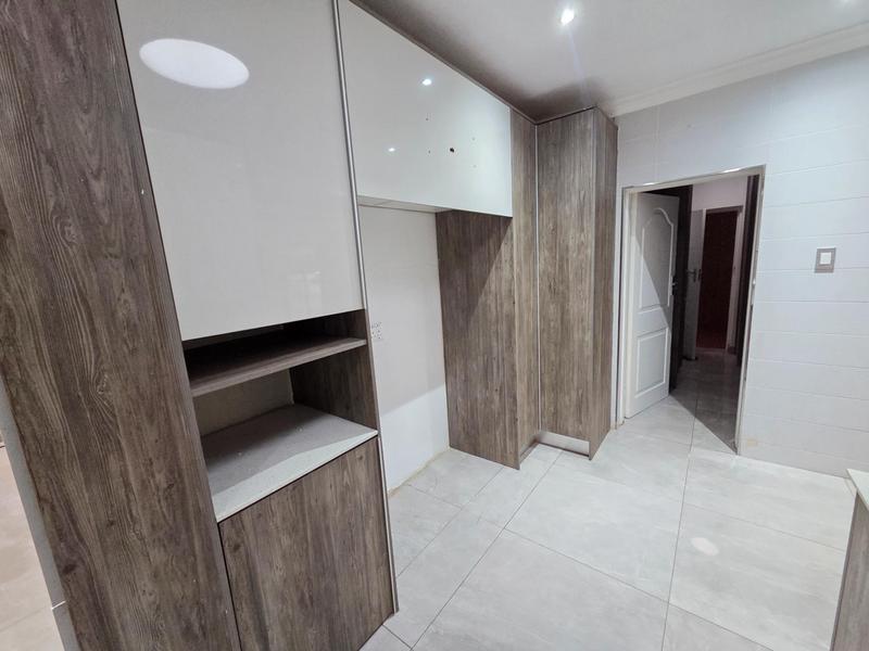 To Let 5 Bedroom Property for Rent in Erasmia Gauteng