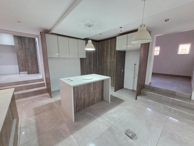 To Let 5 Bedroom Property for Rent in Erasmia Gauteng
