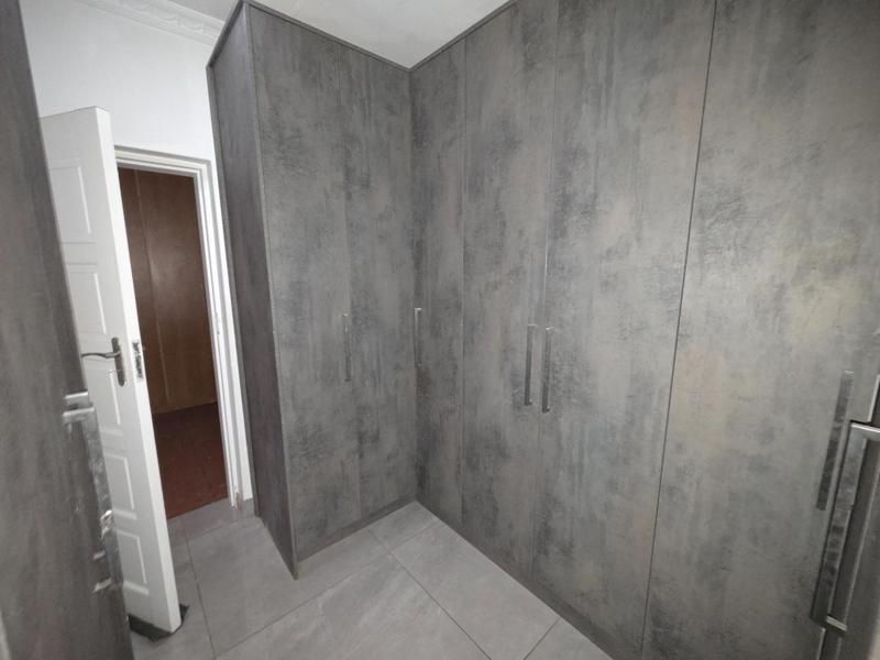 To Let 5 Bedroom Property for Rent in Erasmia Gauteng