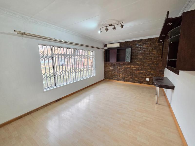 To Let 5 Bedroom Property for Rent in Erasmia Gauteng