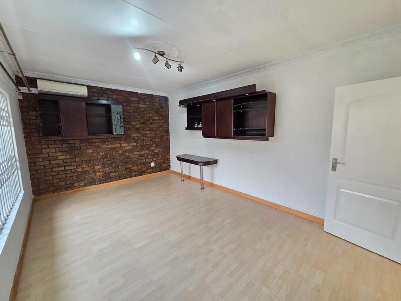 To Let 5 Bedroom Property for Rent in Erasmia Gauteng
