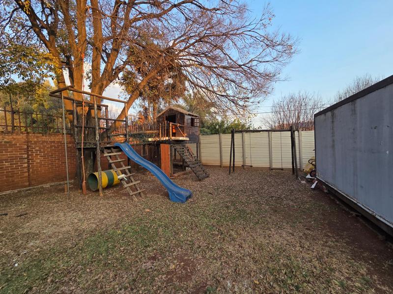 To Let 5 Bedroom Property for Rent in Erasmia Gauteng