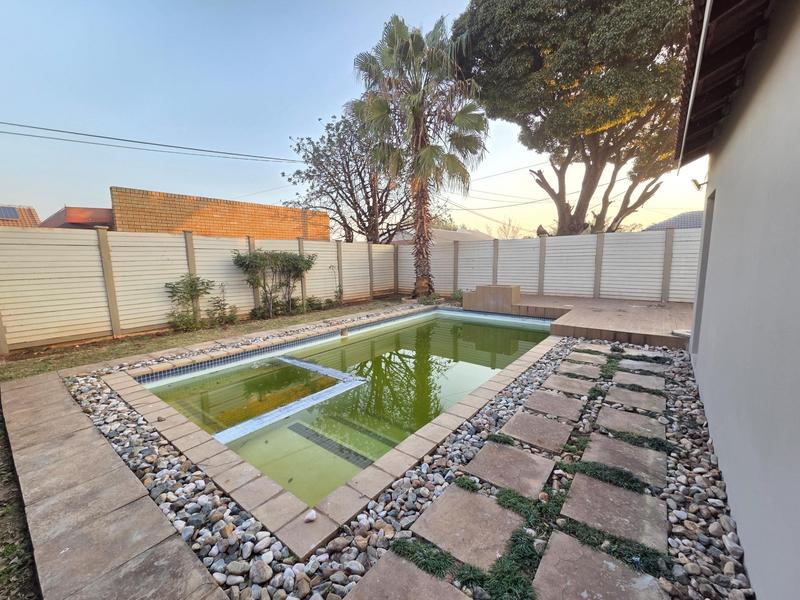 To Let 5 Bedroom Property for Rent in Erasmia Gauteng