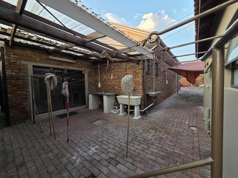 To Let 5 Bedroom Property for Rent in Erasmia Gauteng