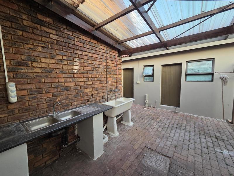 To Let 5 Bedroom Property for Rent in Erasmia Gauteng