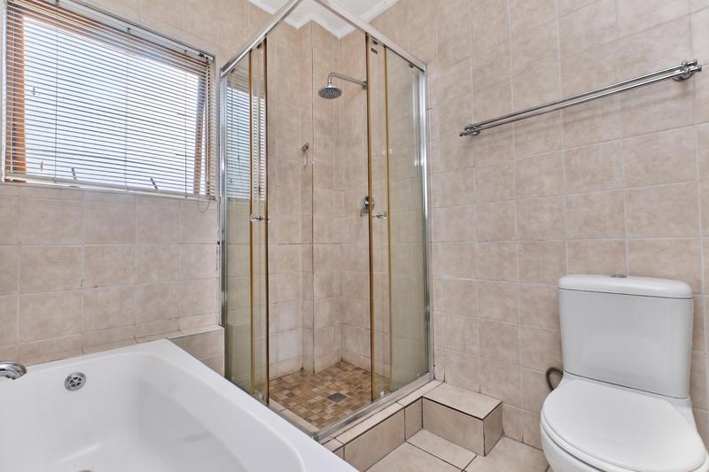 2 Bedroom Property for Sale in Benmore Gardens Gauteng