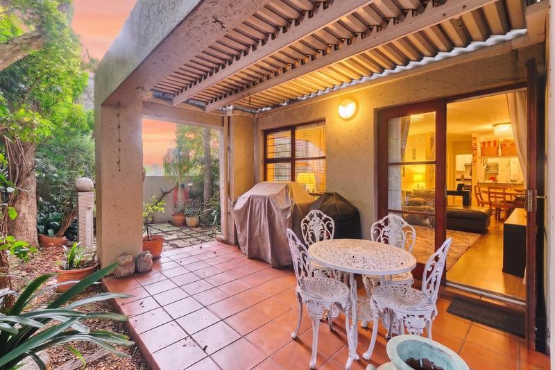 2 Bedroom Property for Sale in Benmore Gardens Gauteng