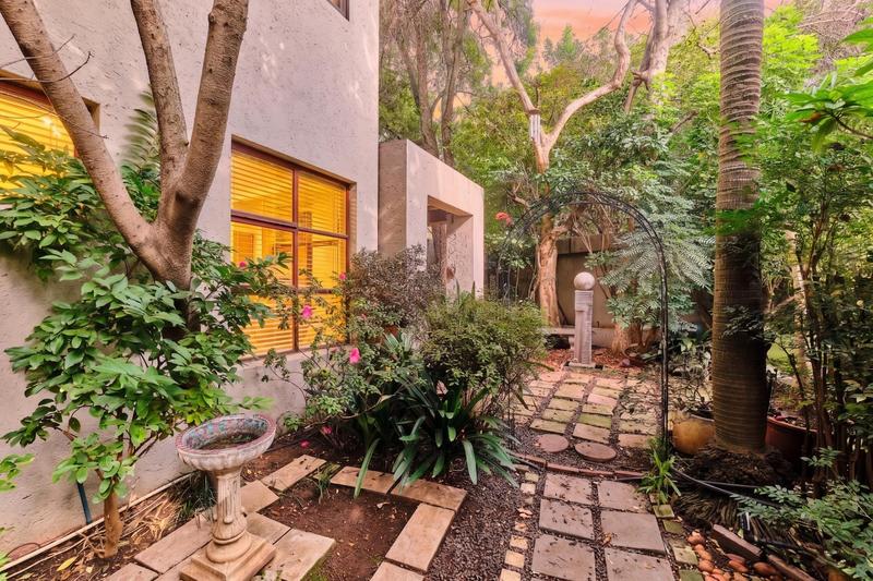 2 Bedroom Property for Sale in Benmore Gardens Gauteng