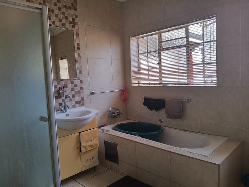 4 Bedroom Property for Sale in Discovery Gauteng