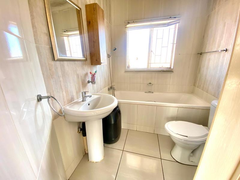 2 Bedroom Property for Sale in Groblerpark Gauteng