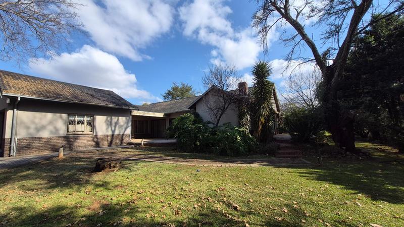 5 Bedroom Property for Sale in Eldoraigne Gauteng