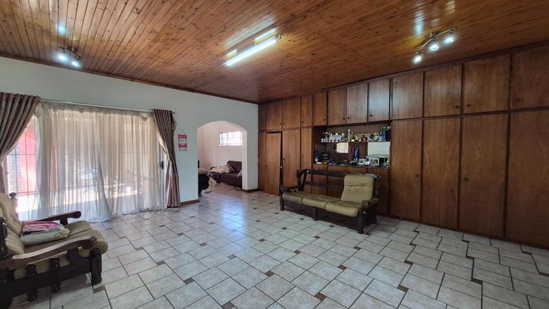 5 Bedroom Property for Sale in Eldoraigne Gauteng