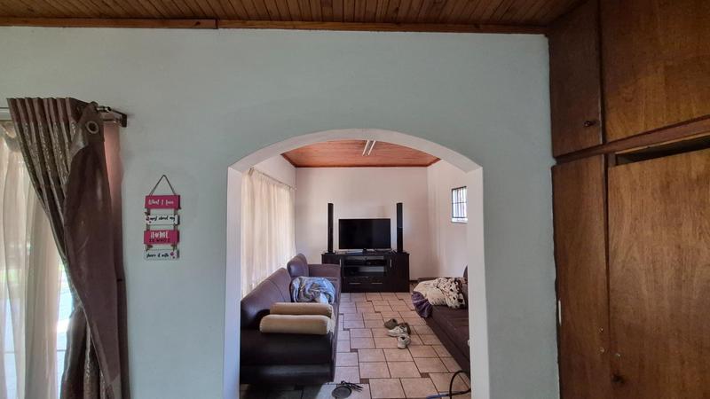 5 Bedroom Property for Sale in Eldoraigne Gauteng
