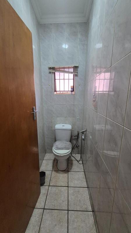 5 Bedroom Property for Sale in Eldoraigne Gauteng