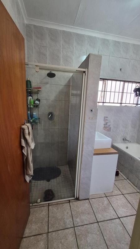 5 Bedroom Property for Sale in Eldoraigne Gauteng