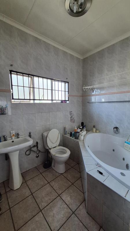 5 Bedroom Property for Sale in Eldoraigne Gauteng
