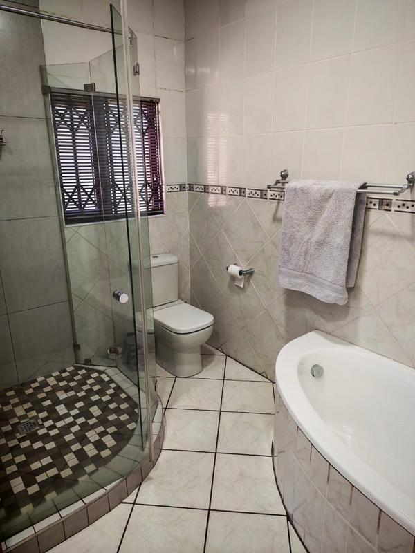 4 Bedroom Property for Sale in Vanderbijlpark SW 5 Gauteng