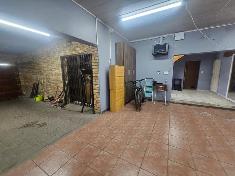 3 Bedroom Property for Sale in Flora Gardens Gauteng