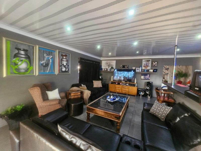 2 Bedroom Property for Sale in Vanderbijlpark CW 5 Gauteng
