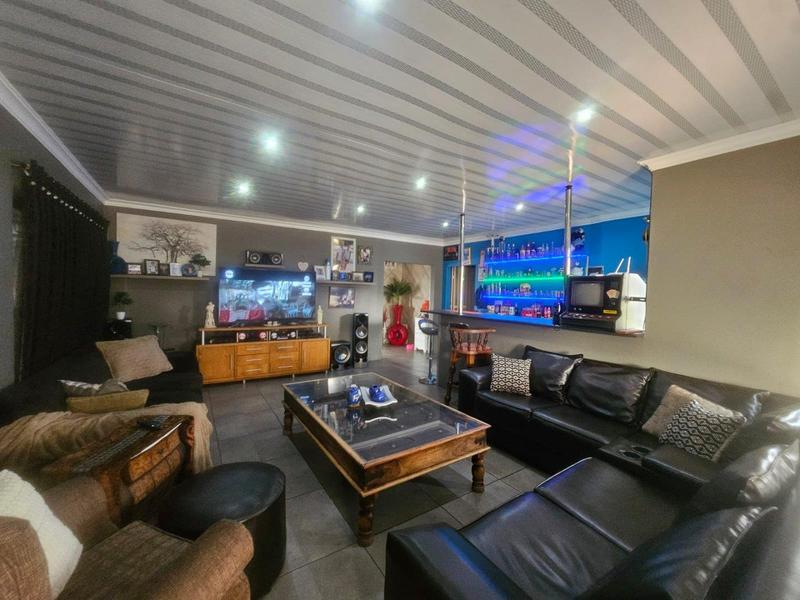2 Bedroom Property for Sale in Vanderbijlpark CW 5 Gauteng