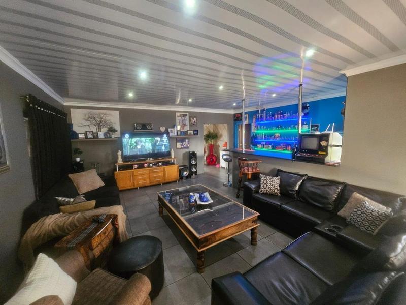 2 Bedroom Property for Sale in Vanderbijlpark CW 5 Gauteng