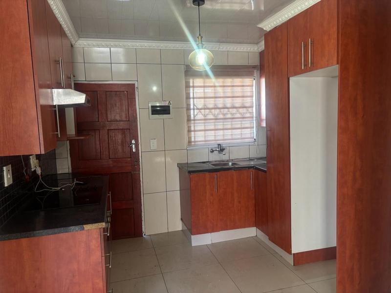To Let 3 Bedroom Property for Rent in Fleurhof Gauteng