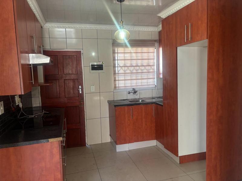 To Let 3 Bedroom Property for Rent in Fleurhof Gauteng