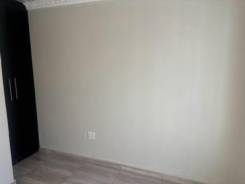 To Let 3 Bedroom Property for Rent in Fleurhof Gauteng