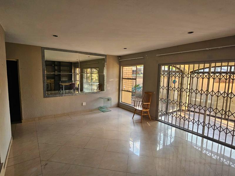 To Let 3 Bedroom Property for Rent in Glen Marais Gauteng