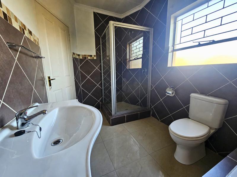 To Let 3 Bedroom Property for Rent in Glen Marais Gauteng