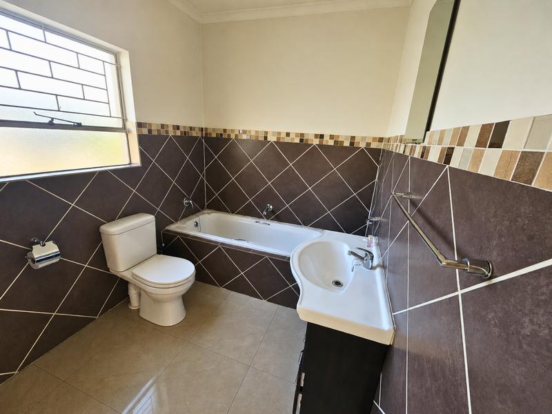 To Let 3 Bedroom Property for Rent in Glen Marais Gauteng