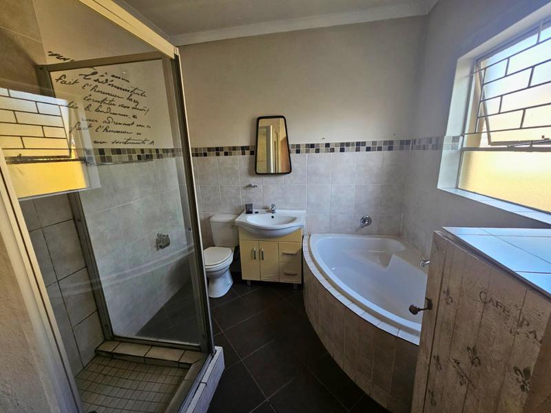 To Let 3 Bedroom Property for Rent in Glen Marais Gauteng