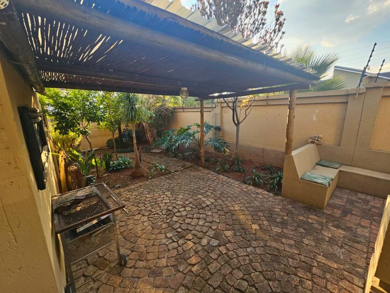 To Let 3 Bedroom Property for Rent in Glen Marais Gauteng