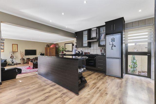 3 Bedroom Property for Sale in Barbeque Downs Gauteng
