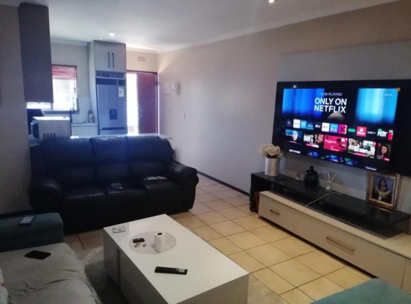 2 Bedroom Property for Sale in Sonneveld Gauteng