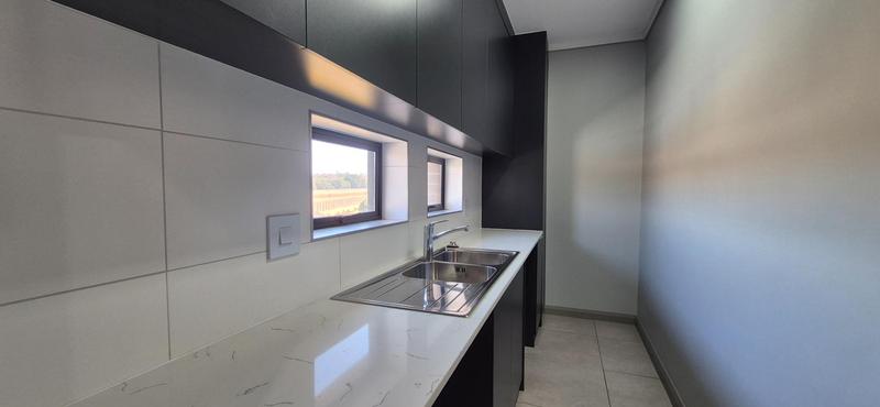 To Let 3 Bedroom Property for Rent in Midfield Estate Gauteng