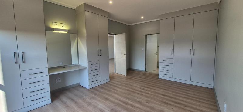 To Let 3 Bedroom Property for Rent in Midfield Estate Gauteng