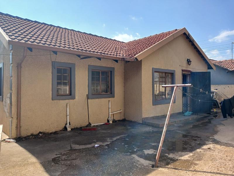 3 Bedroom Property for Sale in Commercia Gauteng